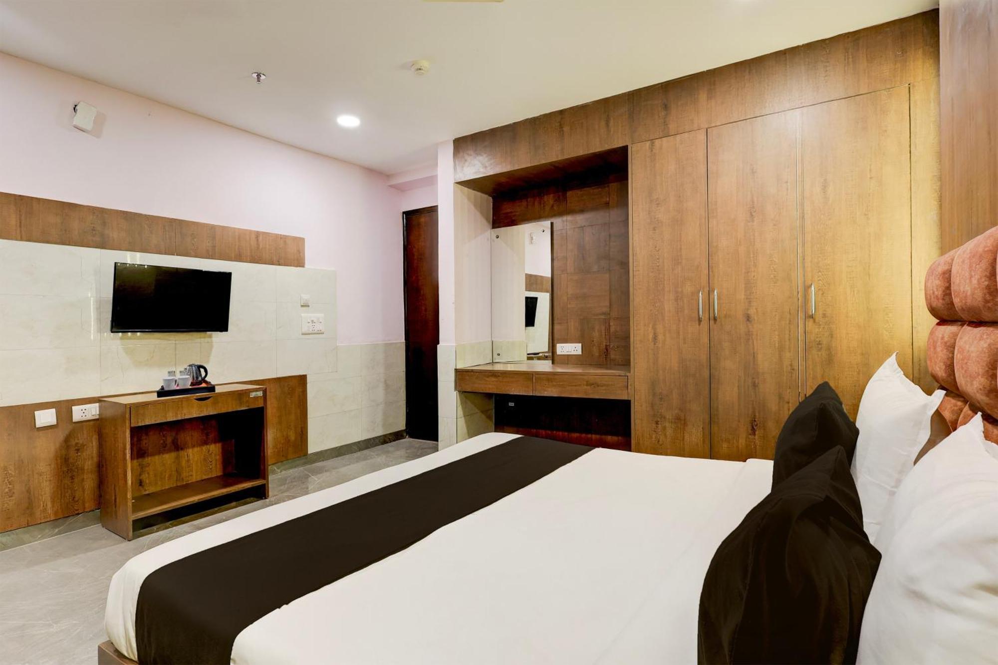 Super Hotel O Alipur Narela Bagian luar foto